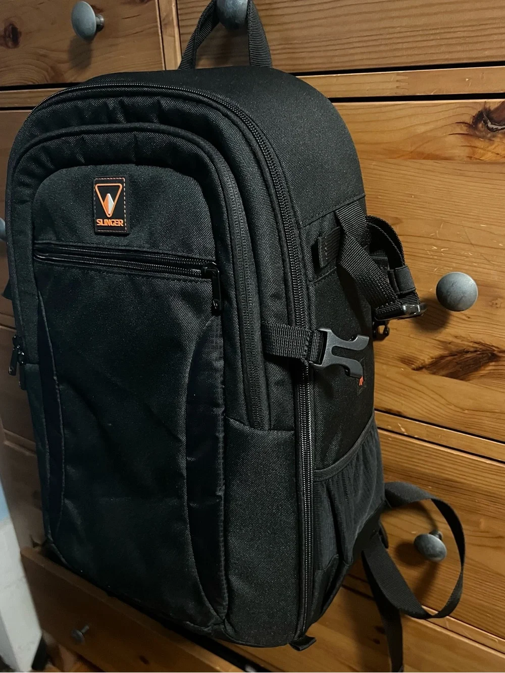 Slinger Alpine 200 Lightweight Compact Camera Backpack. Multiple Pockets. NWOT